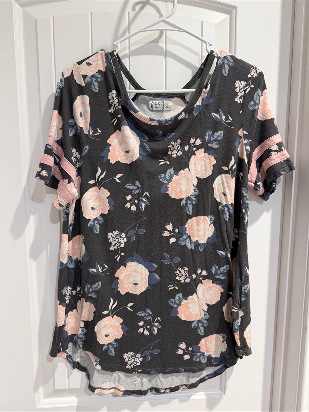 Floral Scoop Neck Short Sleeve Tee in Black with Pink Accents